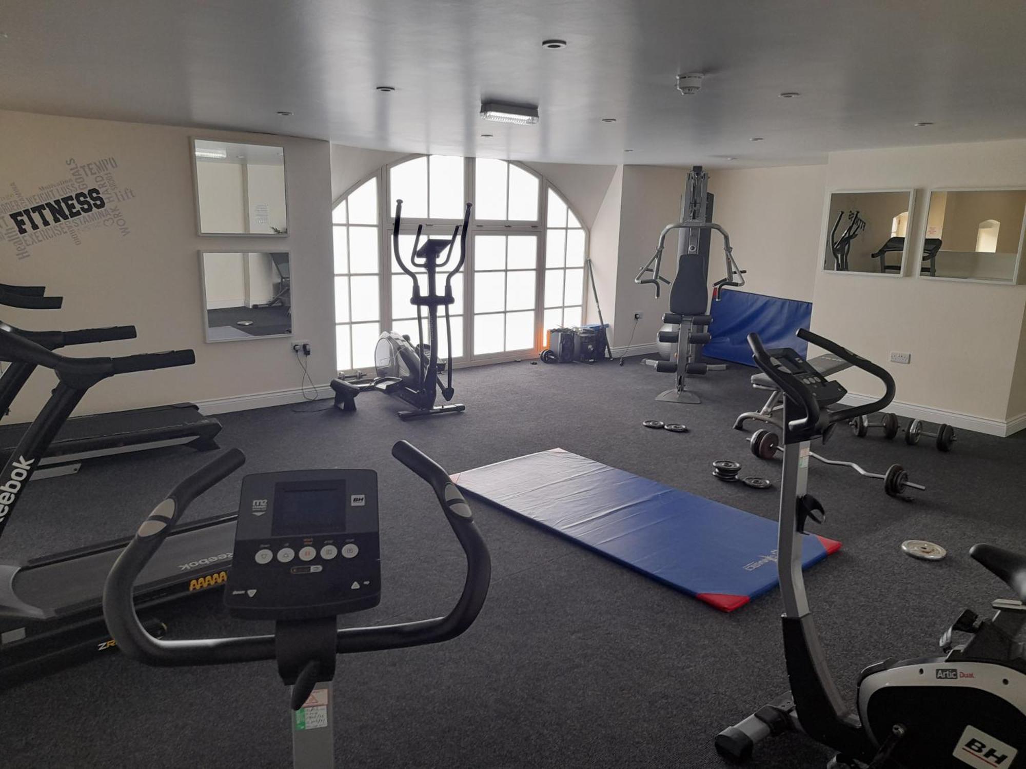 Old Brewery Home With Pool And Gym Access Oakhill Ngoại thất bức ảnh