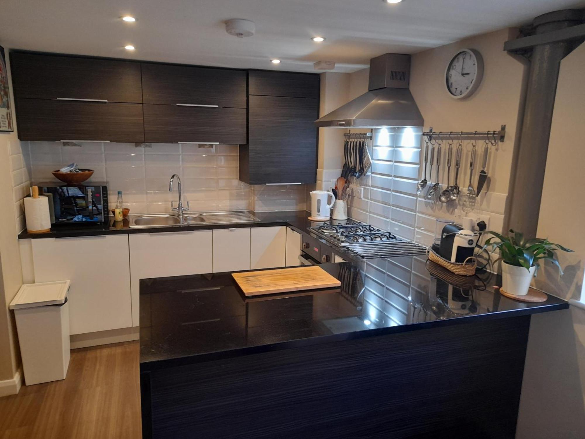 Old Brewery Home With Pool And Gym Access Oakhill Ngoại thất bức ảnh